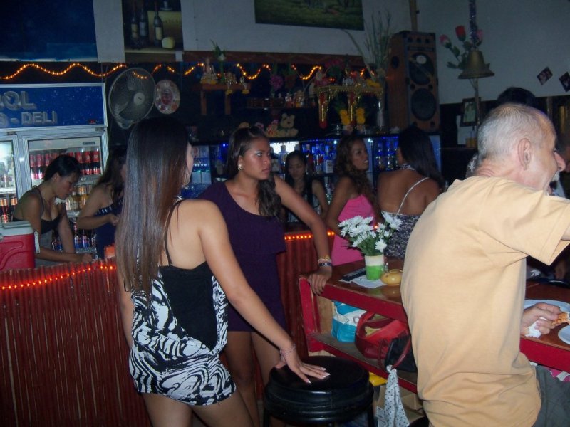 Apéro à Karon plage sur l'île de Phuket